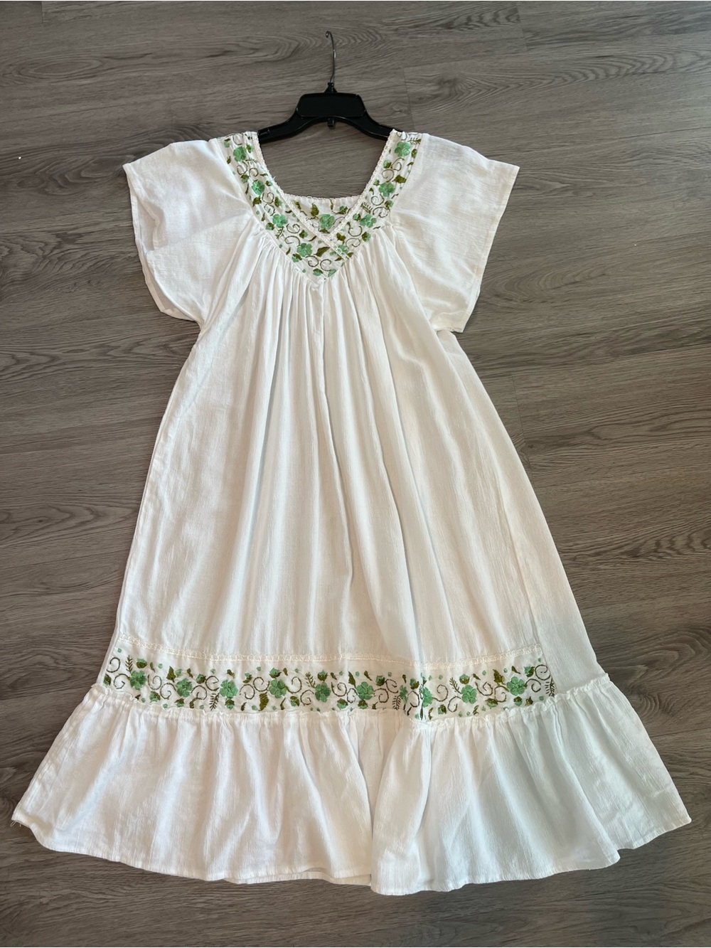 Vtg white Prairie cottage core dress with embroidery